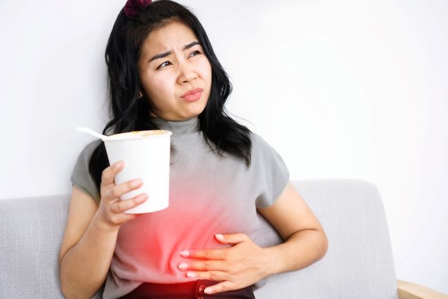 Perut Terasa Panas Setelah Makan Pedas, Ini Cara Mengatasinya!